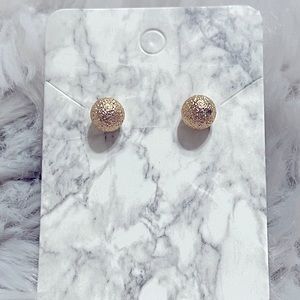 Earrings/Studs
